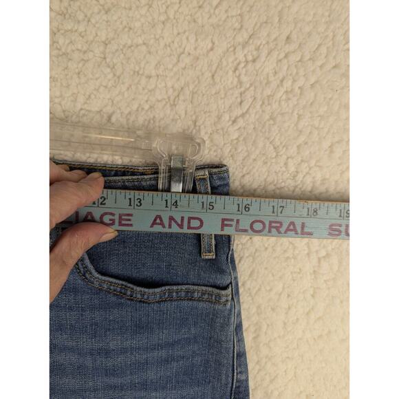 Signature Levi Strauss And Co Shorts‎ Womens 8 Blue Denim Mid Rise Cuffed Hem - Picture 3 of 8